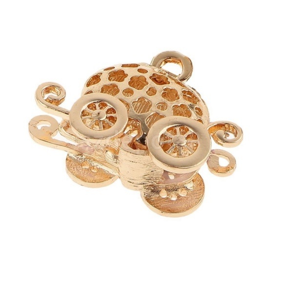 Adorable Carriage Handbag Charm / Keychain - Picture 7 of 7